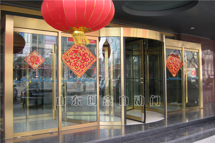 三翼手動門